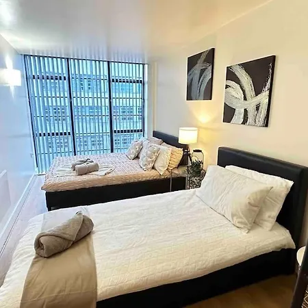 Urban Chic: 2 Bedroom In City Centre + Free Parking Birmingham