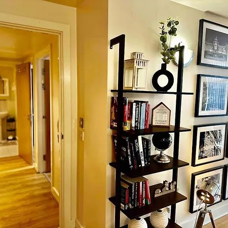 Urban Chic: 2 Bedroom In City Centre + Free Parking * Birmingham