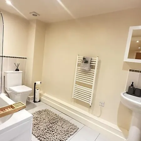 Urban Chic: 2 Bedroom In City Centre + Free Parking Birmingham